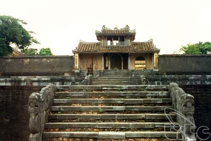 Lang Thieu Tri (Bones Tomb)