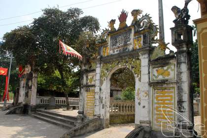 Duong Lam ancient village