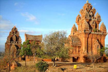 Temple Poklong - Moh Nai