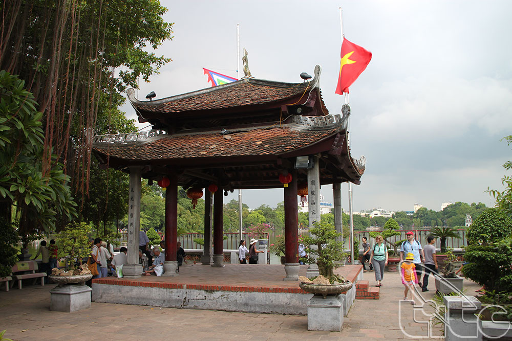 Ngoc Son Temple