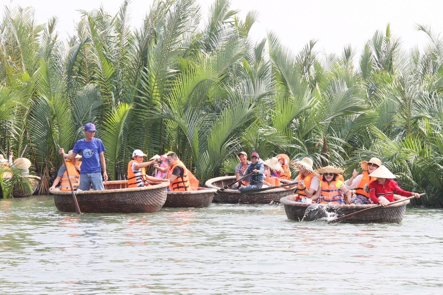迦南島竹籃船 + 烹飪課體驗(中文導遊)- 峴港出發