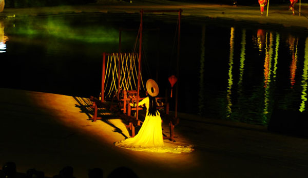 COMBO VÉ SHOW KÍ ỨC HỘI AN (HẠNG ECO) VÀ THUYỀN ( TẶNG VOUCHER 60.000VND TẠI LÀNG VIỆT )