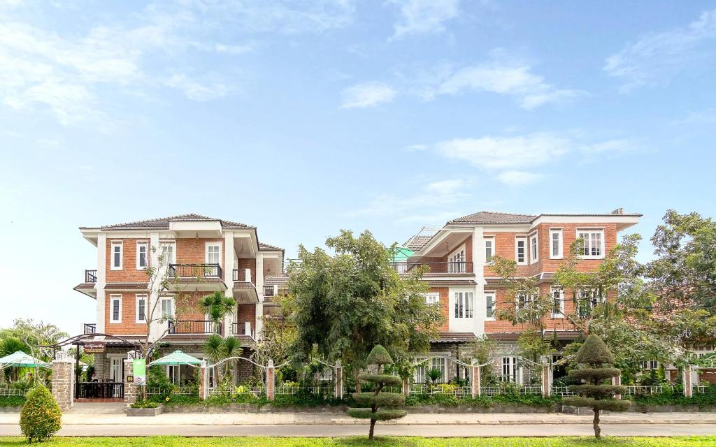 Blooms Boutique Village
